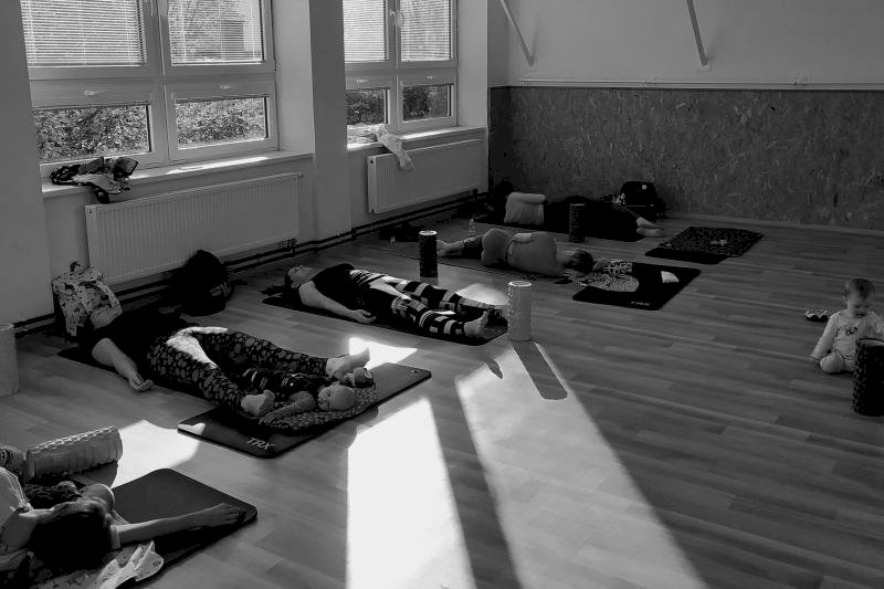 POPORODNÍ JÓGA S DĚTMI DO 3 LET.